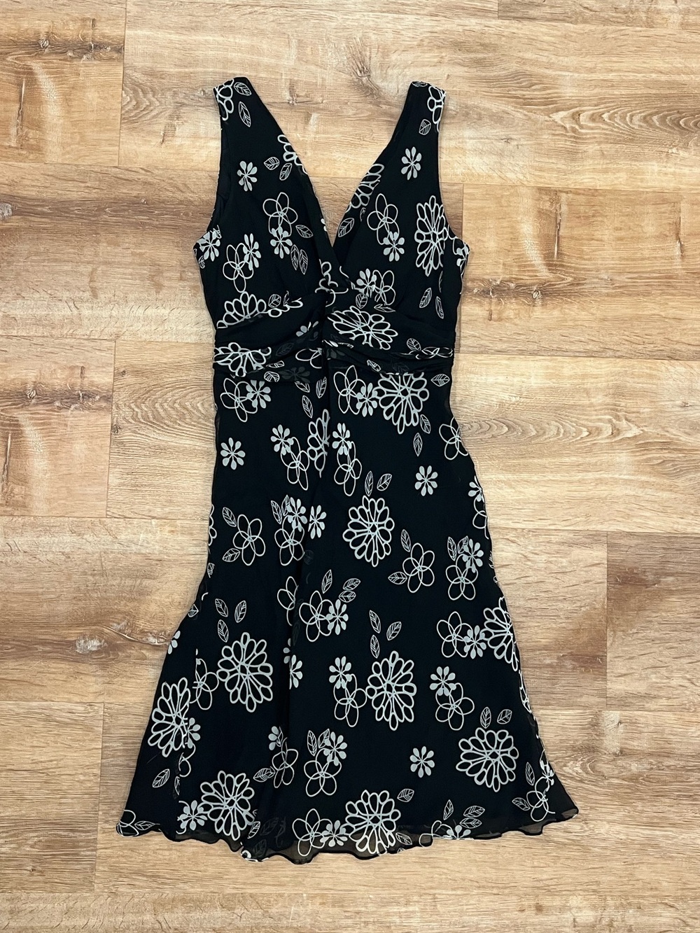 Nine West vintage 100% silk floral dress